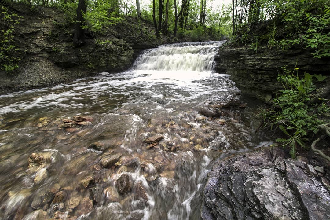 Image of a waterfall near Chicago in Jon J. Duerr Forest Preserve, Illinois