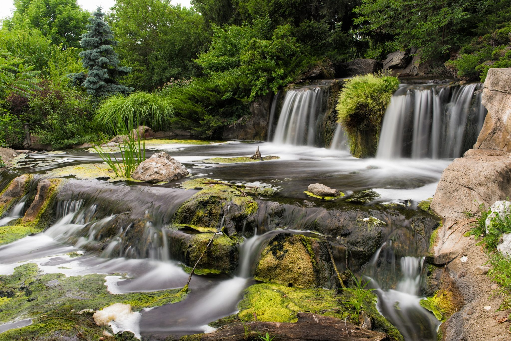 Image of a waterfall near Chicago in Lake Katherine