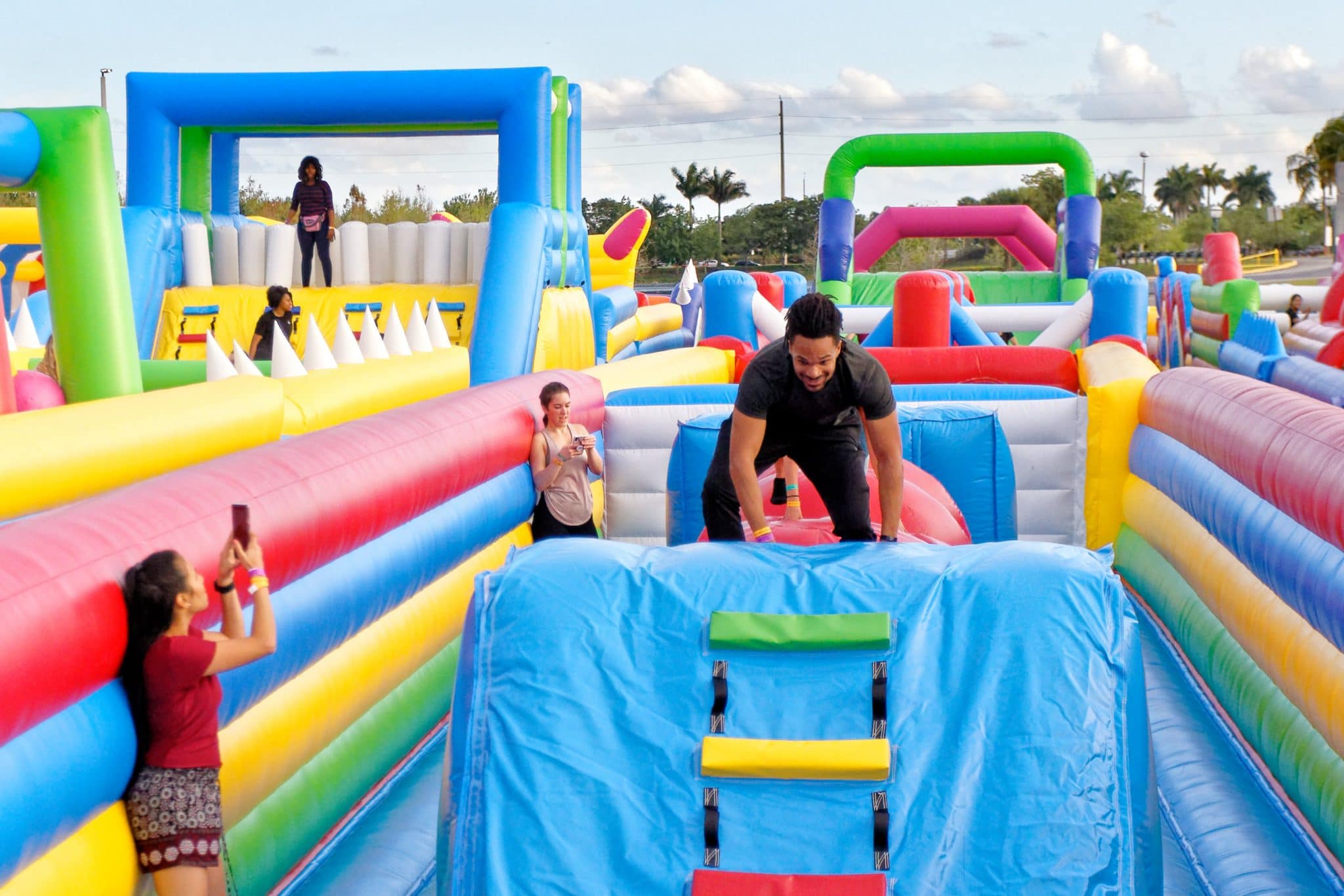 Massive Bounce House to Open in Aurora's Premium Outlets Mall – NBC Chicago