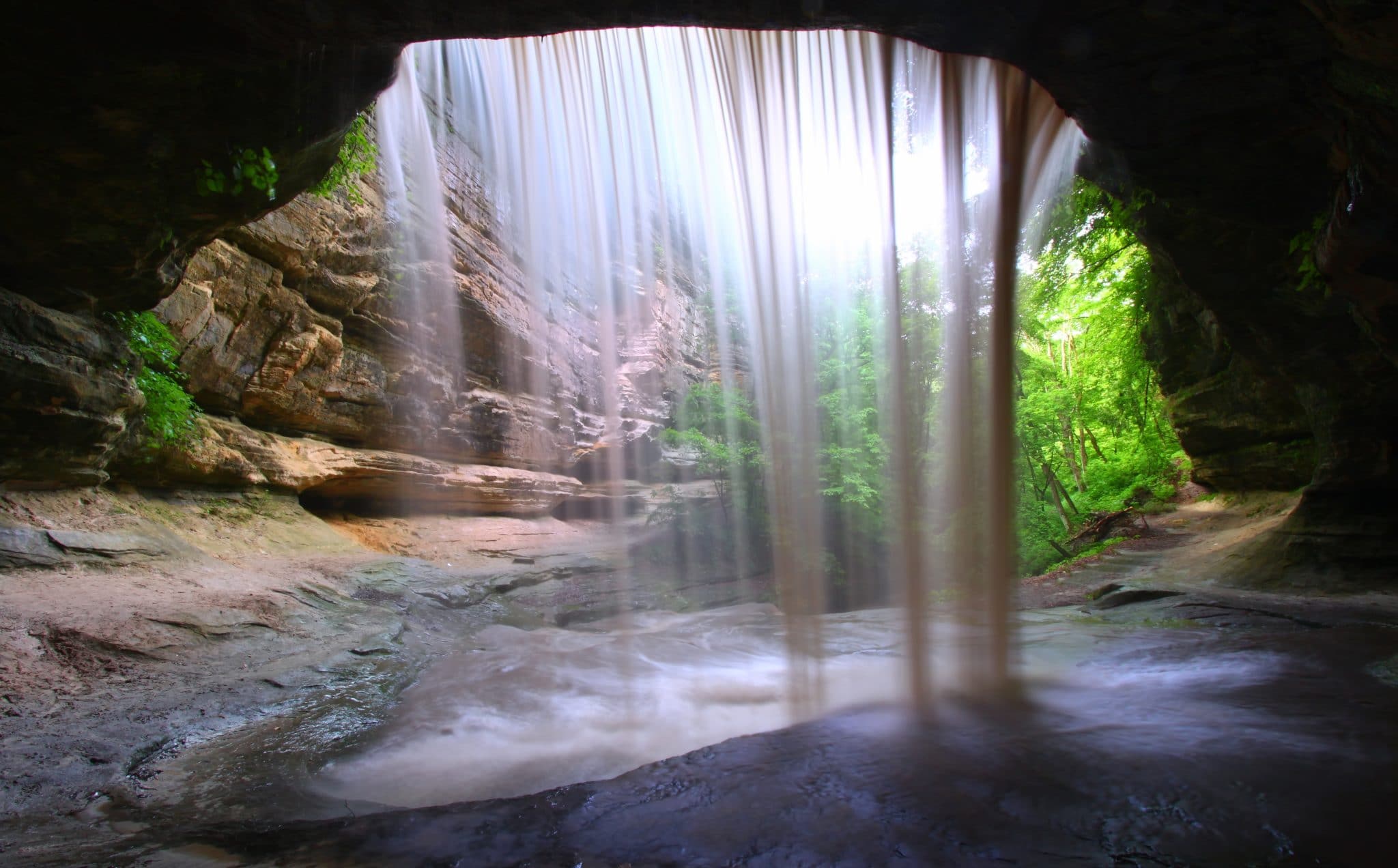 Image of the LaSalle Canyon Falls near Chicago located in Starved Rock State Park