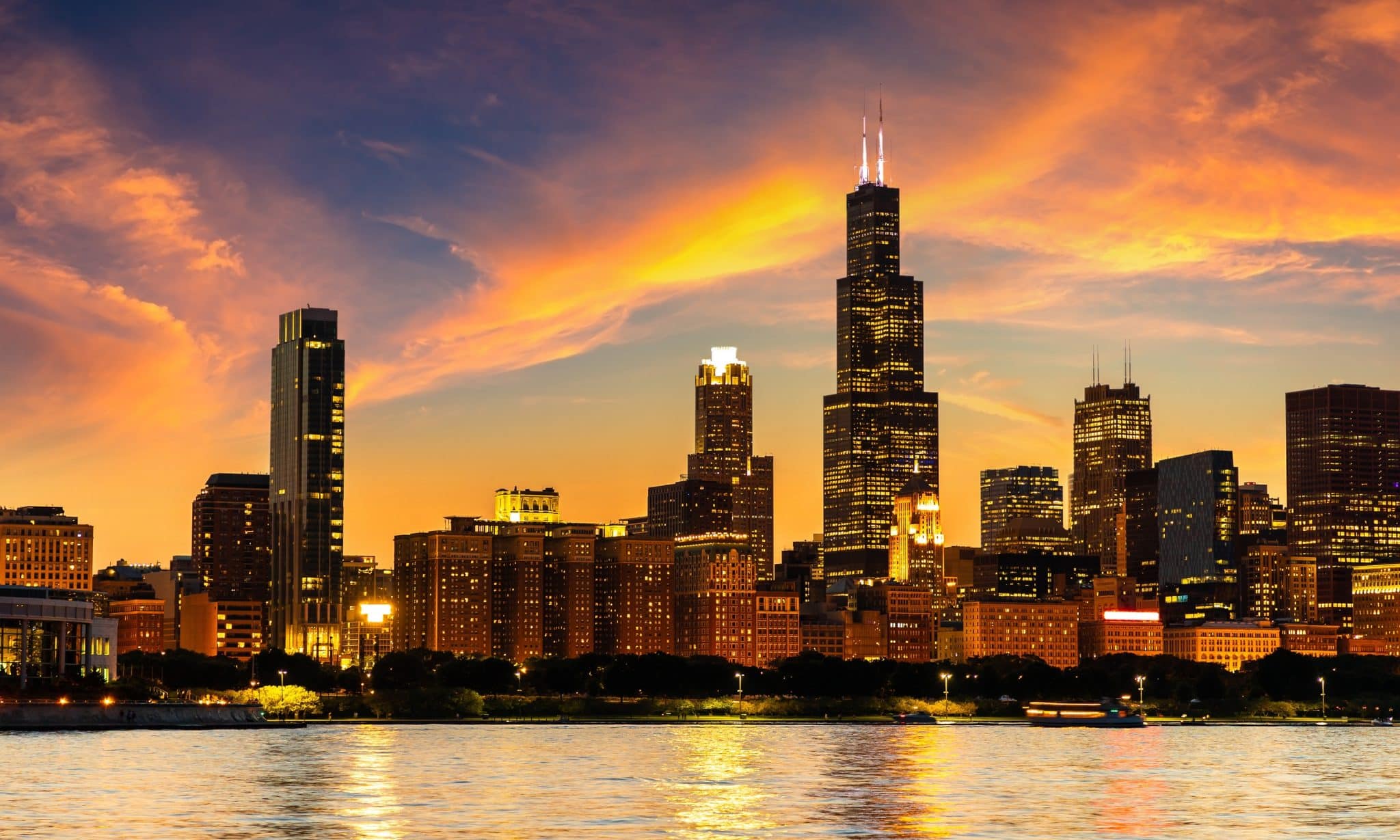Image of a summer sunset in Chicago