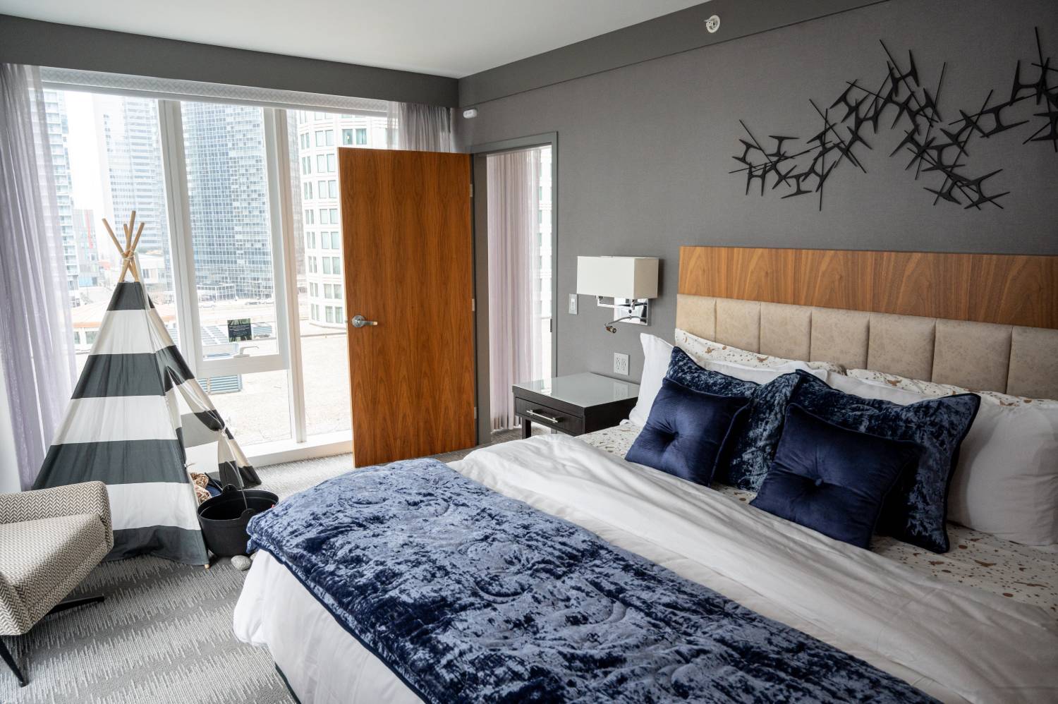 The Wizards and Wands Suite at Loews Chicago Hotel