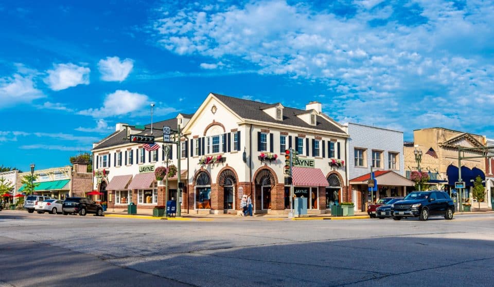 These 8 Charming Small Towns Near Chicago Are An Idyllic Getaway