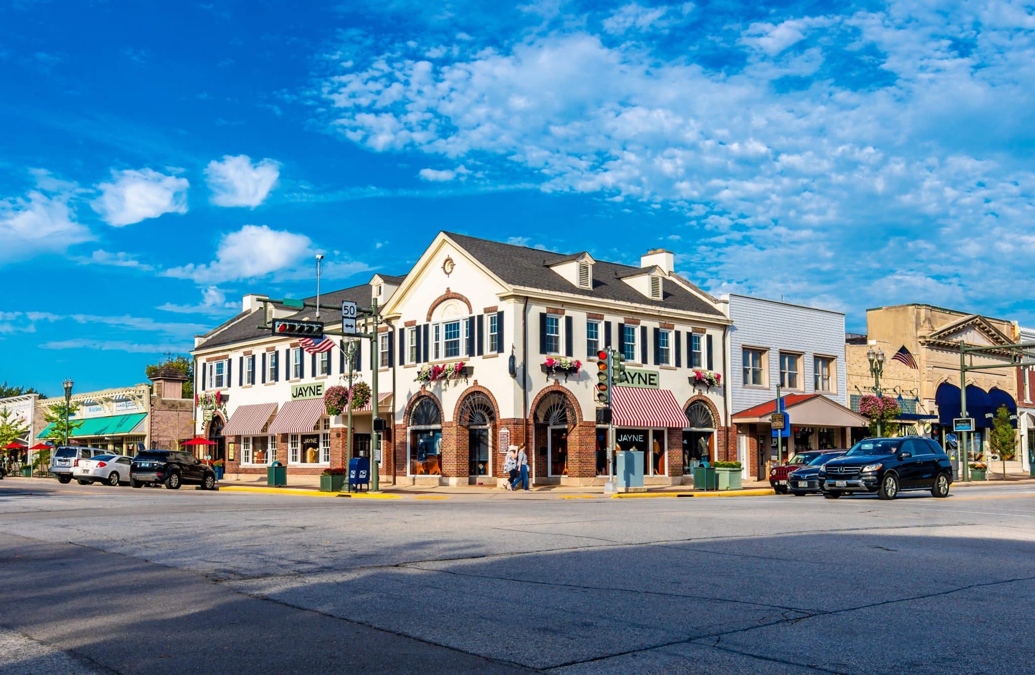 10 Best Charming Small Towns Near Chicago To Visit Right Now